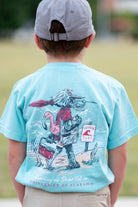 University of Alabama Big Al Beach Chalky Mint Comfort Colors Youth T-Shirt with an image of Big Al in beach clothes carrying an umbrella dragging a cooler across the sand