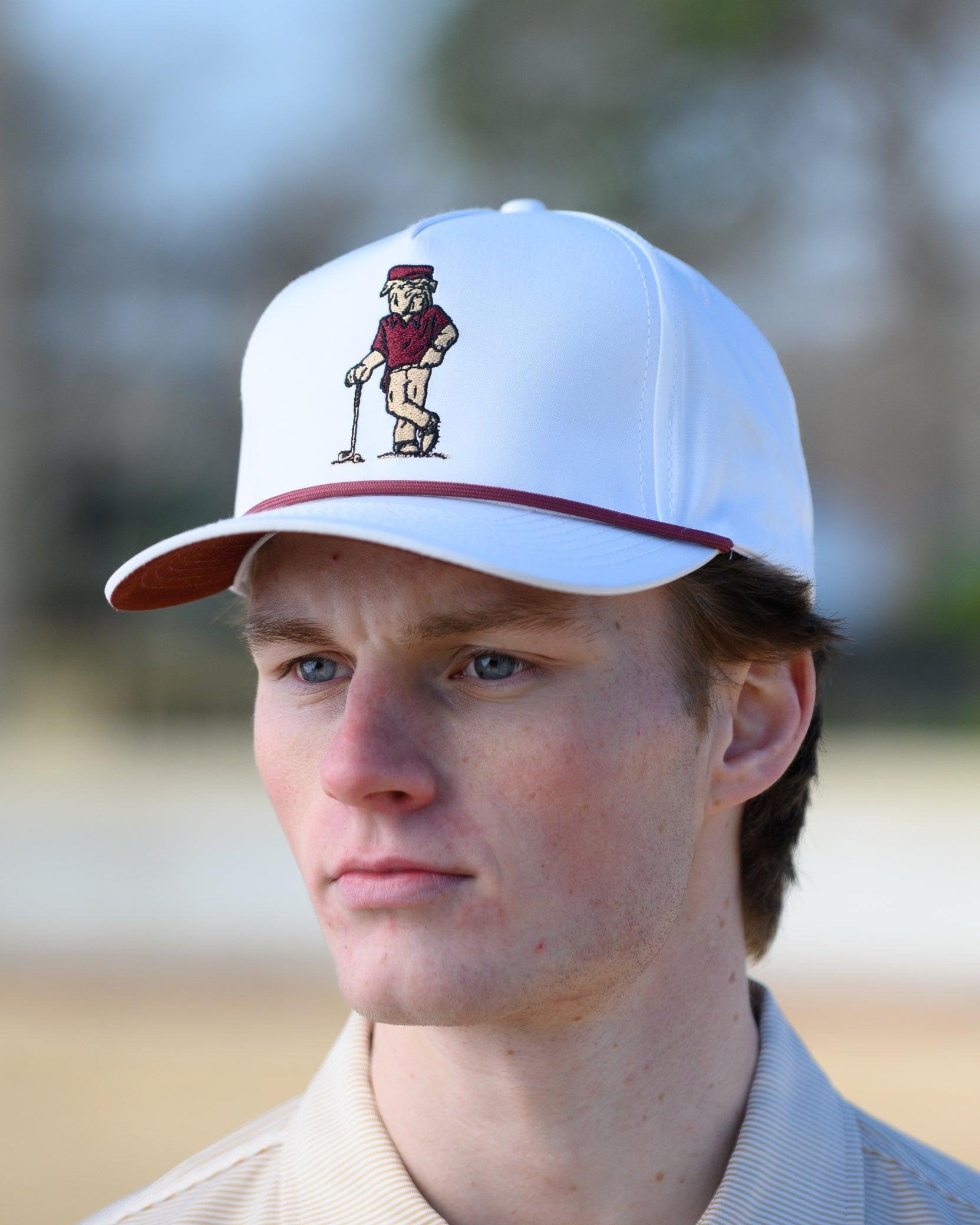 Mississippi State White Hat with an image of Bully leaning against a golf club