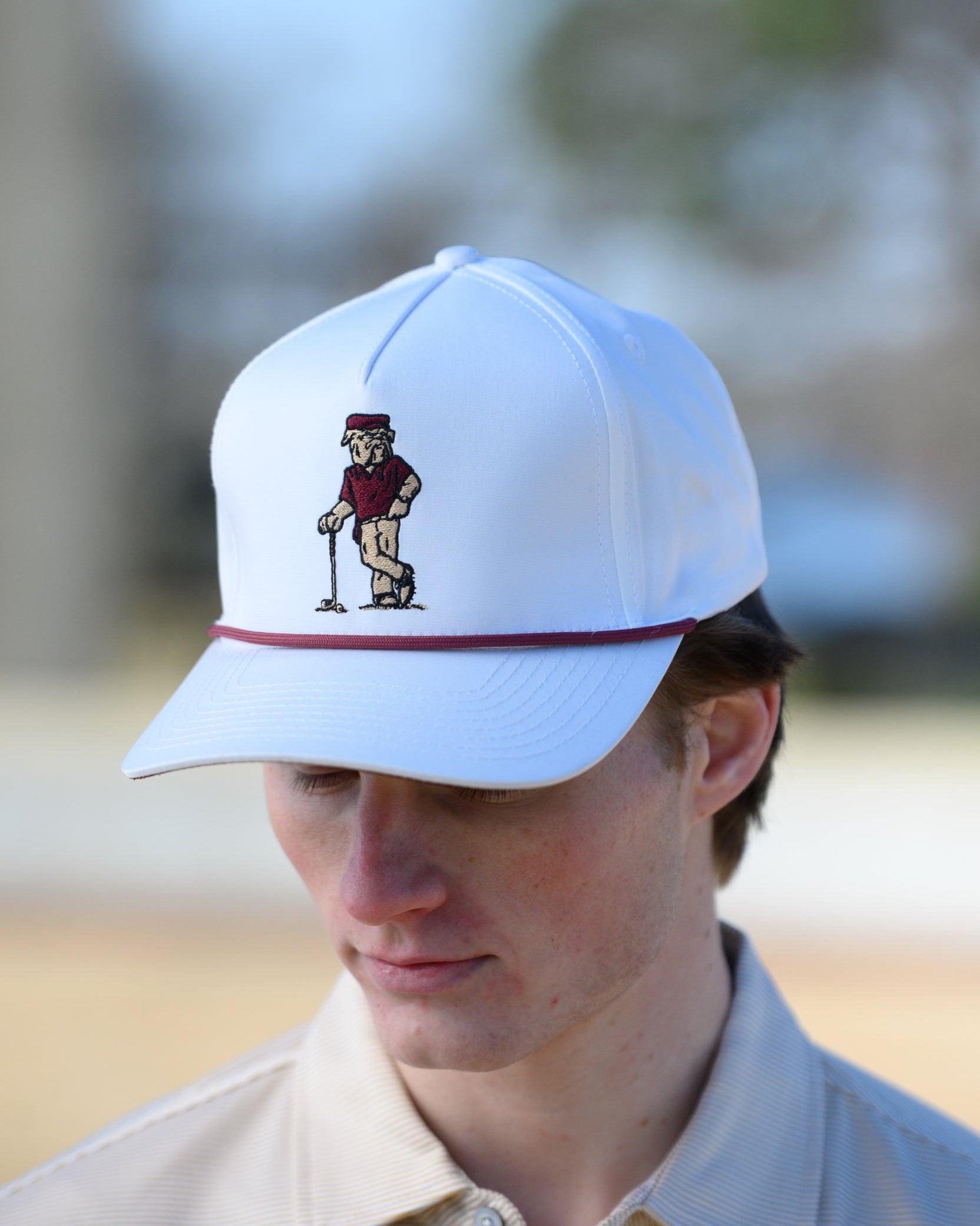 Mississippi State White Hat with an image of Bully leaning against a golf club