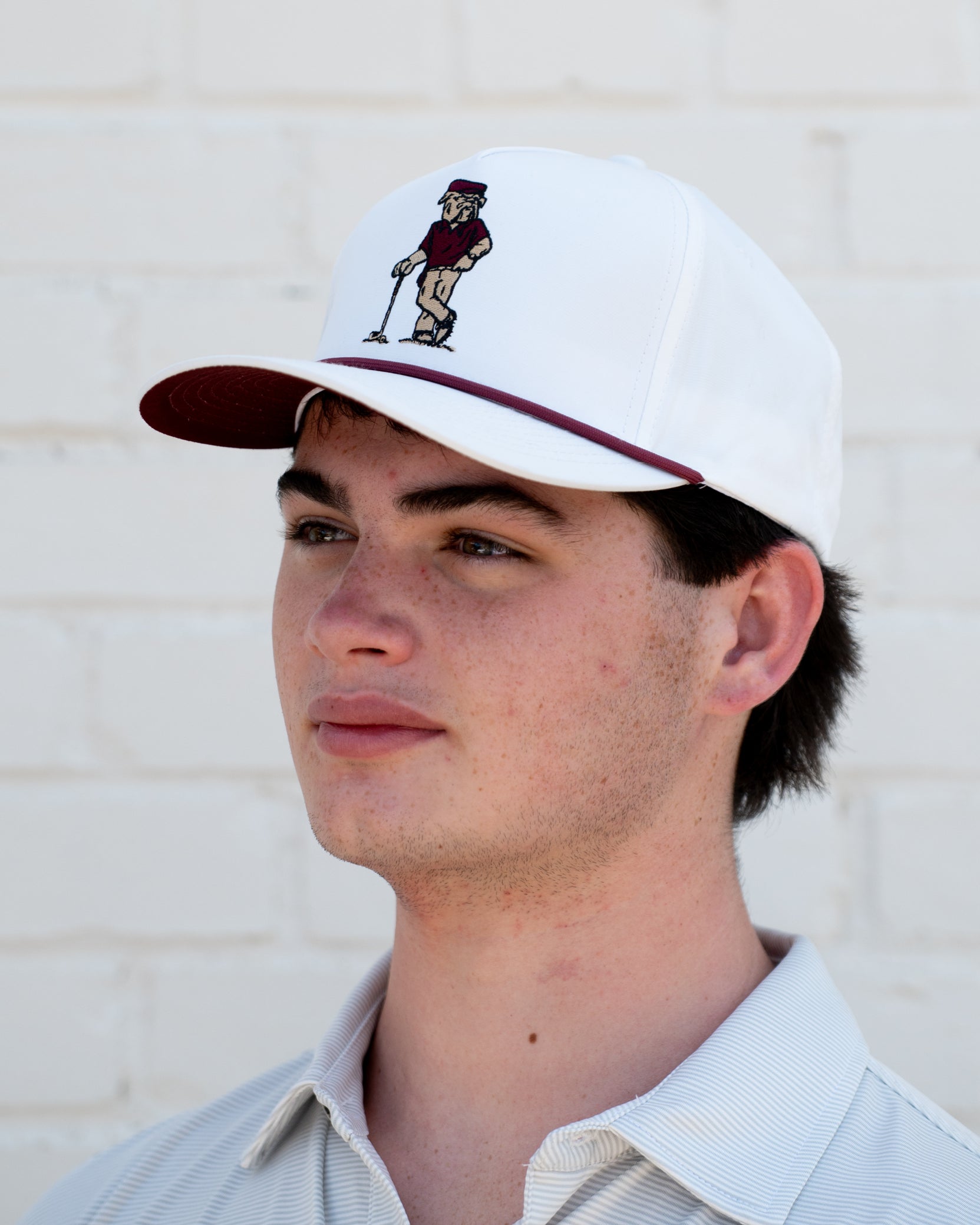 Mississippi State White Hat with an image of Bully leaning against a golf club