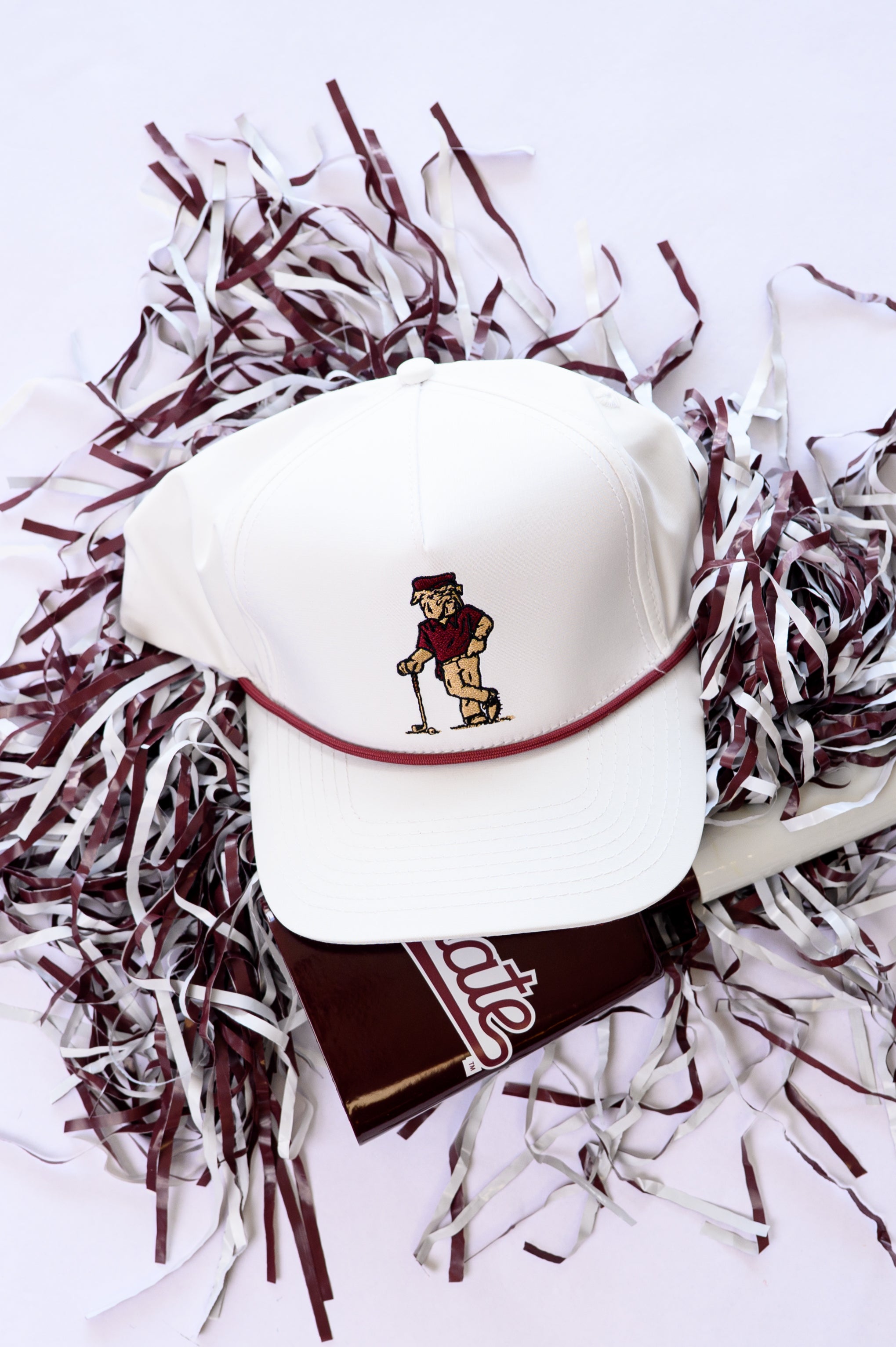 Mississippi State White Hat with an image of Bully leaning against a golf club