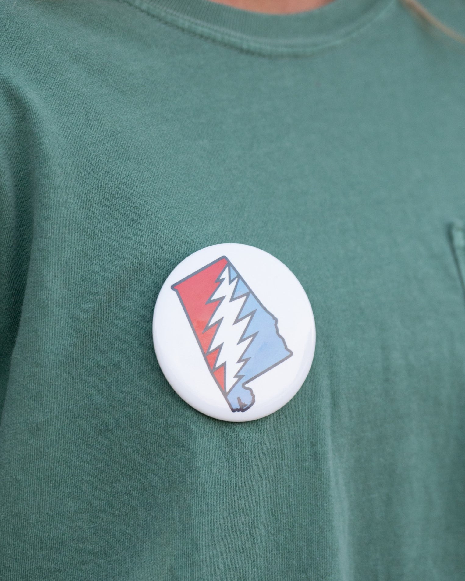 University of Alabama Grateful State White Button with a Red and Blue print of the Alabama "Grateful State" Logo