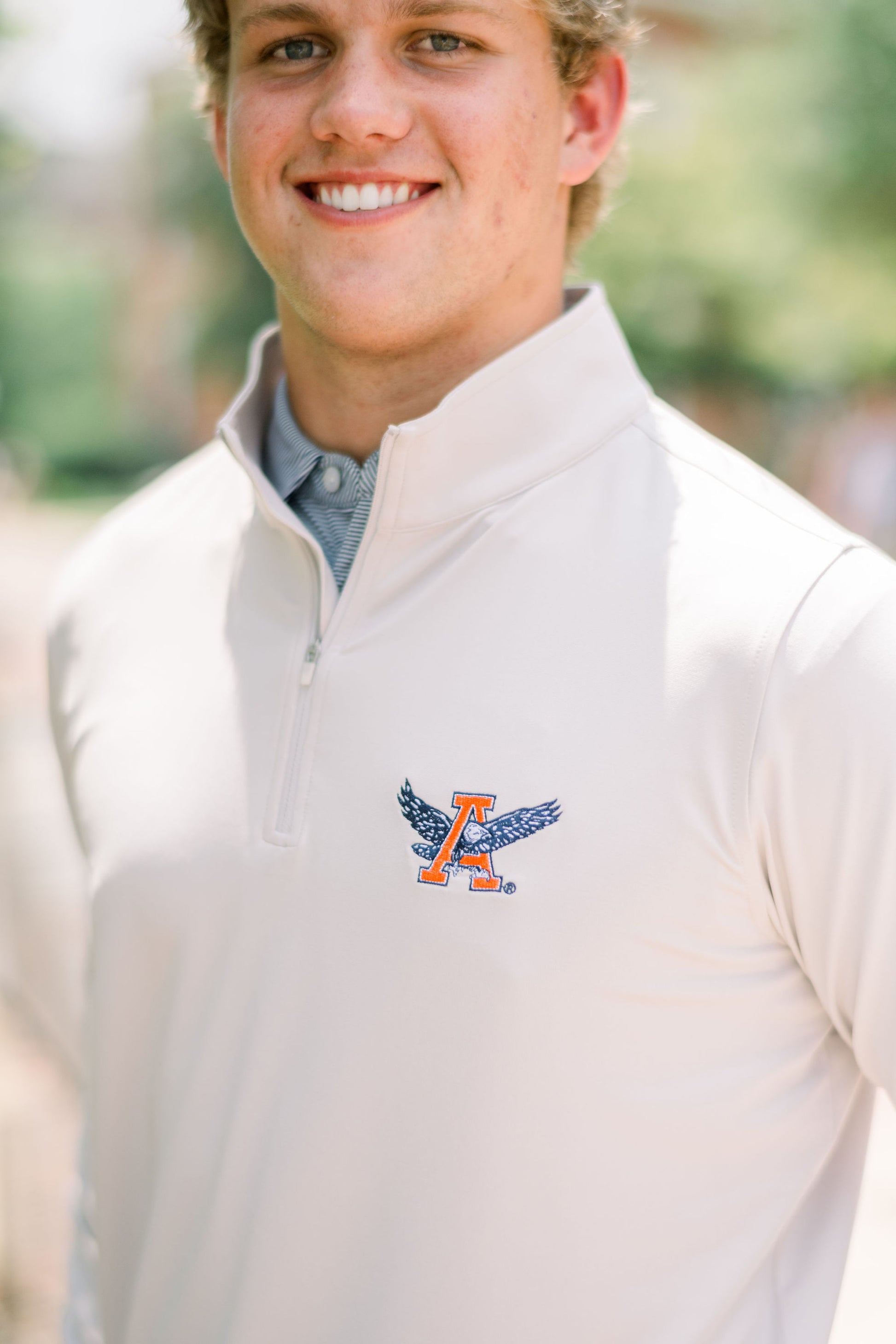Auburn University Men’s Light Grey Performance Pullover with Auburn Eagle Logo embroidery
