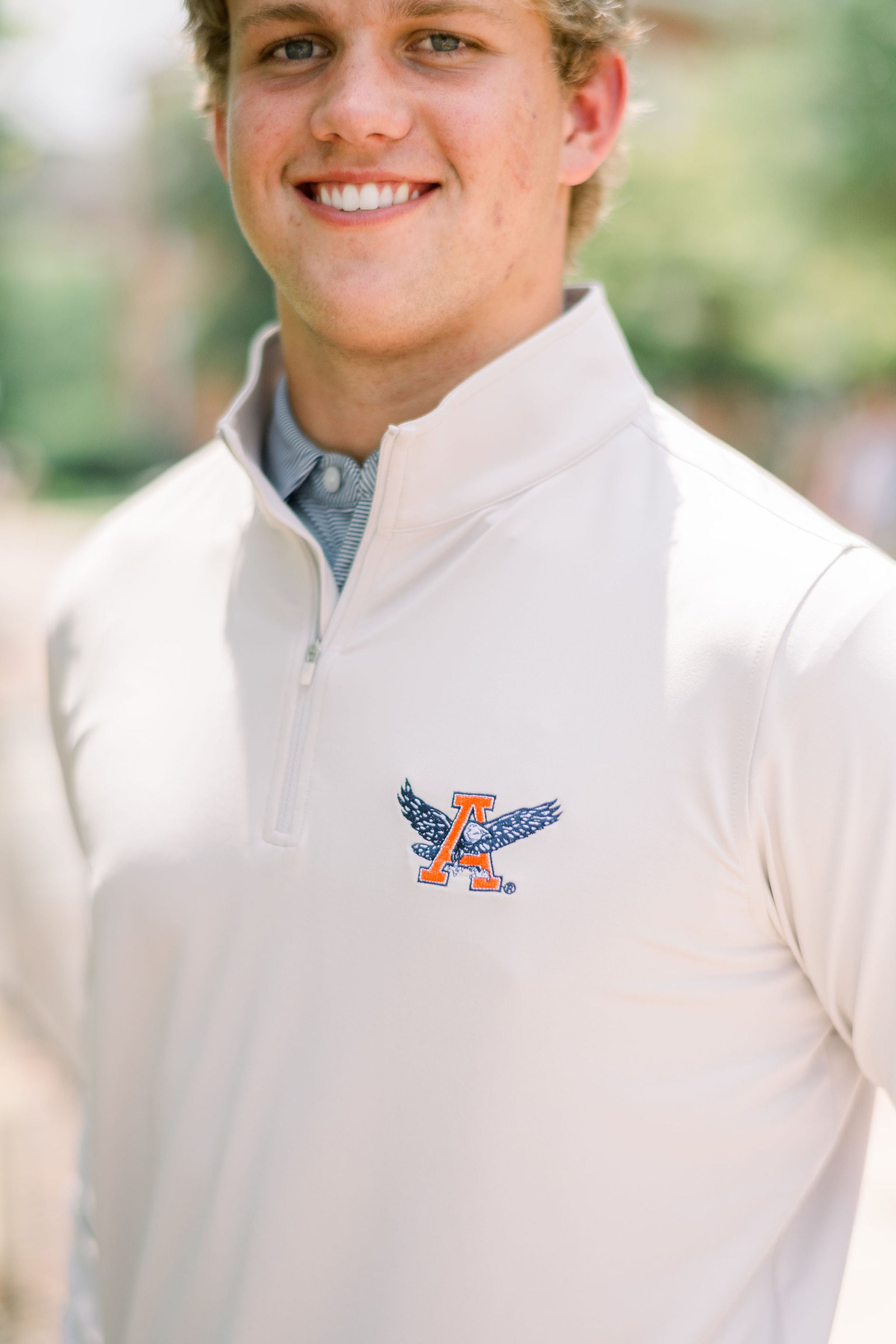 Auburn University Men’s Light Grey Performance Pullover with Auburn Eagle Logo embroidery