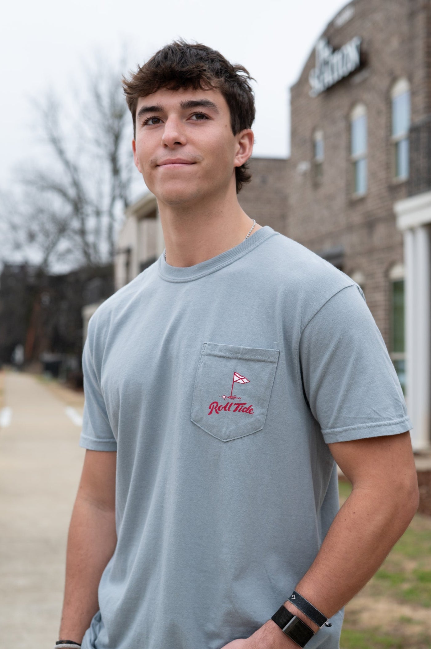 University of Alabama Grey Shirt with a Golf Flag over “Roll Tide” Script on the Front Pocket