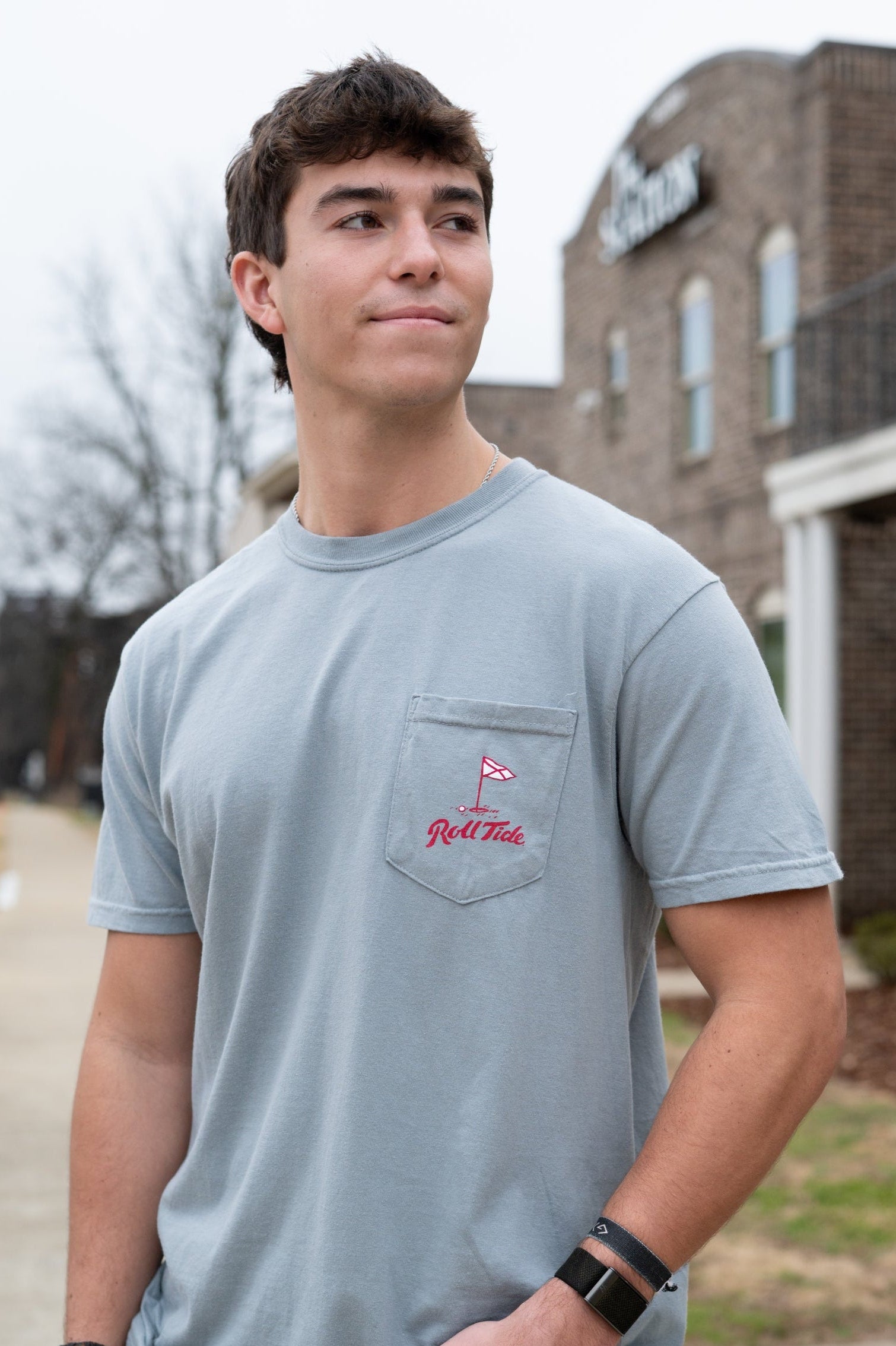 University of Alabama Grey Shirt with a Golf Flag over “Roll Tide” Script on the Front Pocket