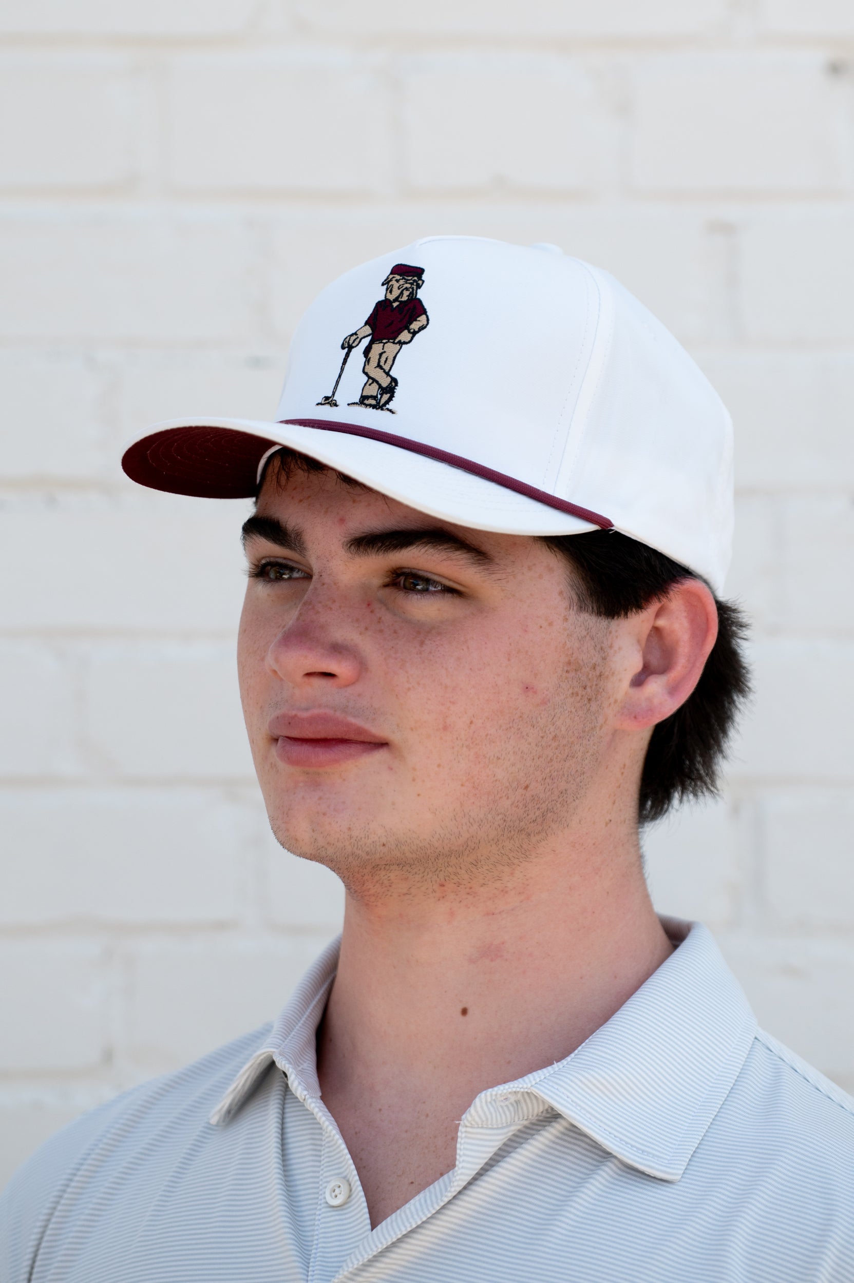 Mississippi State White Hat with an image of Bully leaning against a golf club