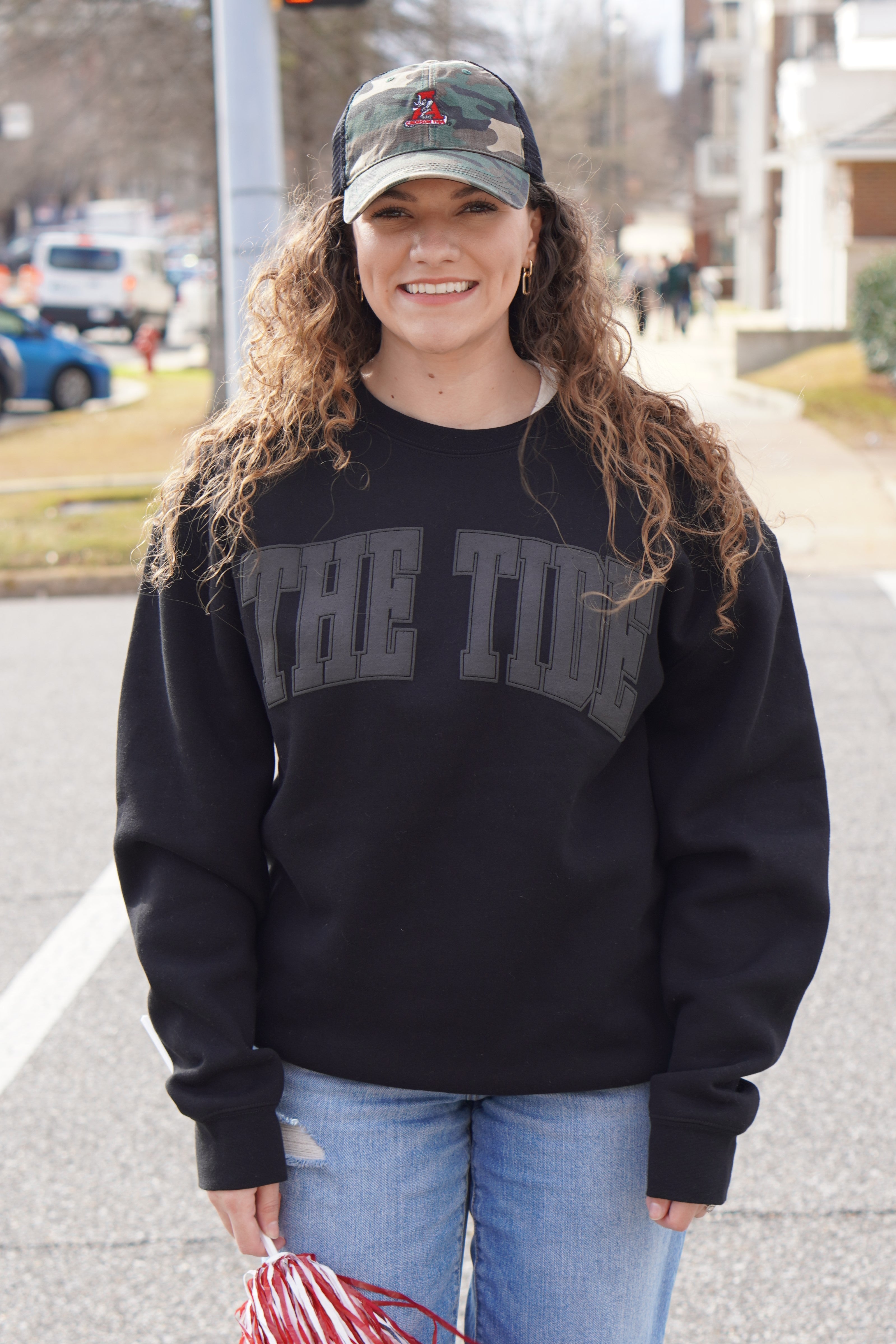 University of Alabama The Tide Varsity Ladies’ Black Independent Sweatshirt with an oversized The Tide print. 